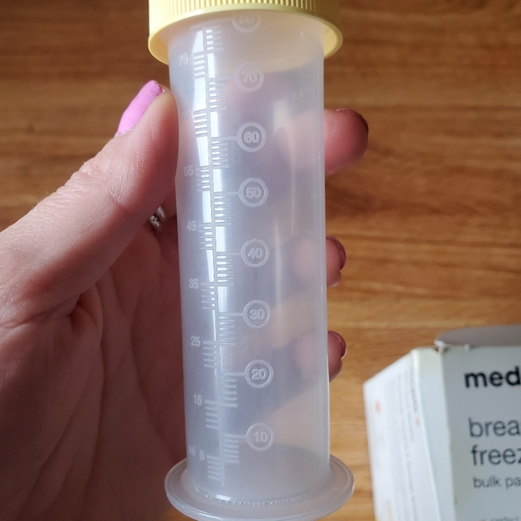 BREASTMILK FREEZING & STORAGE- 12bottles & lids. - Picture 4 of 6